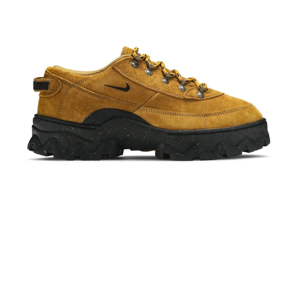 Nike Women’s Lahar Low in Wheat (Size 6)